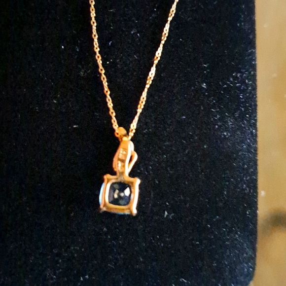 Beautiful Topaz 10k gold necklace. - Picture 3 of 3
